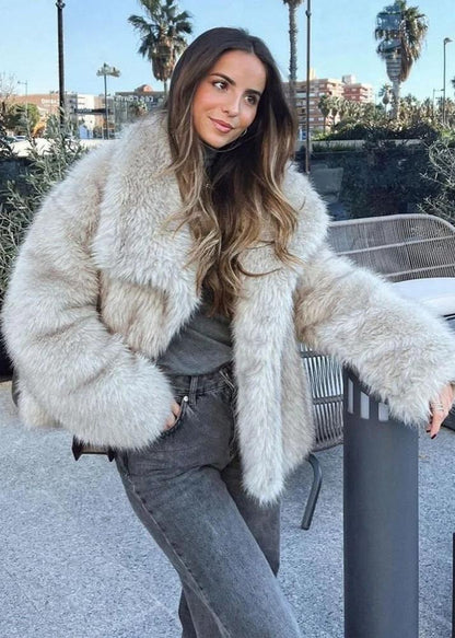 DIOLA - Luxurious Faux Fur Coat for a Chic Winter Look