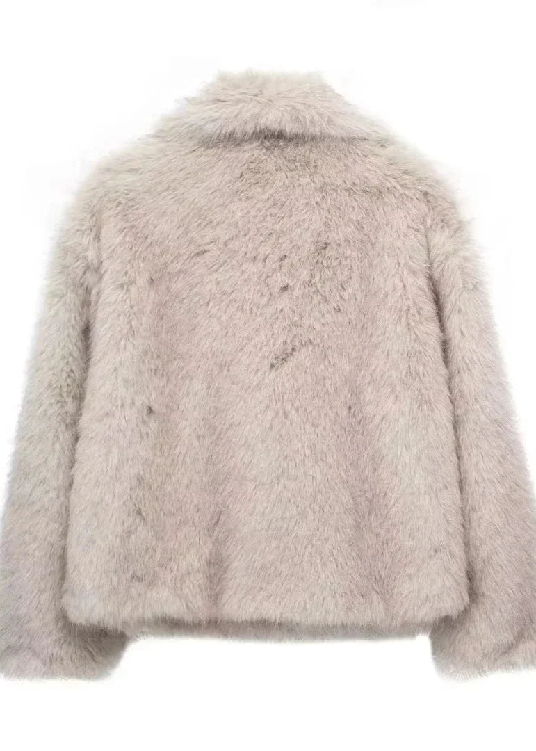 DIOLA - Luxurious Faux Fur Coat for a Chic Winter Look