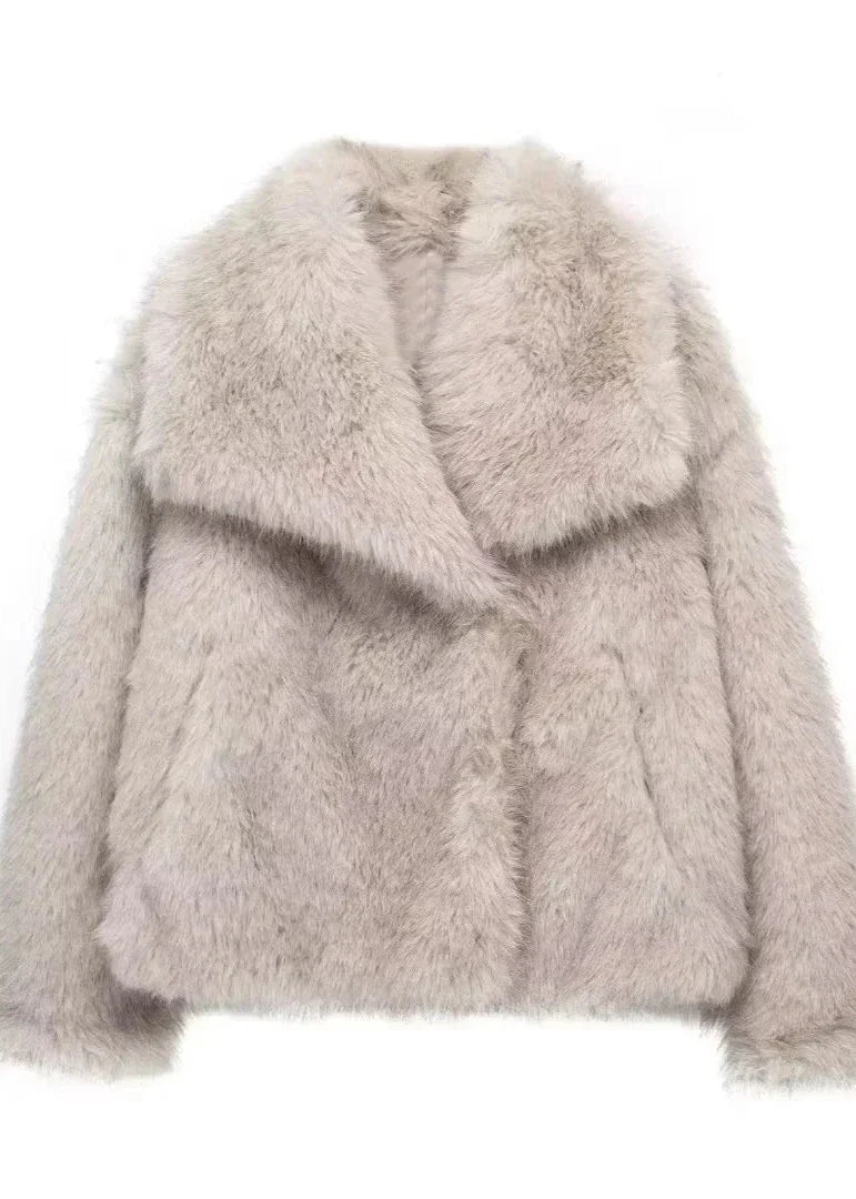 DIOLA - Luxurious Faux Fur Coat for a Chic Winter Look