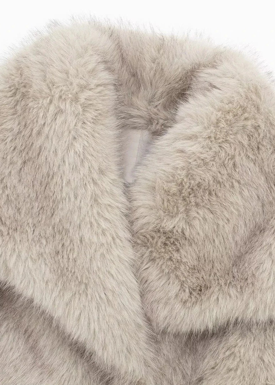 DIOLA - Luxurious Faux Fur Coat for a Chic Winter Look