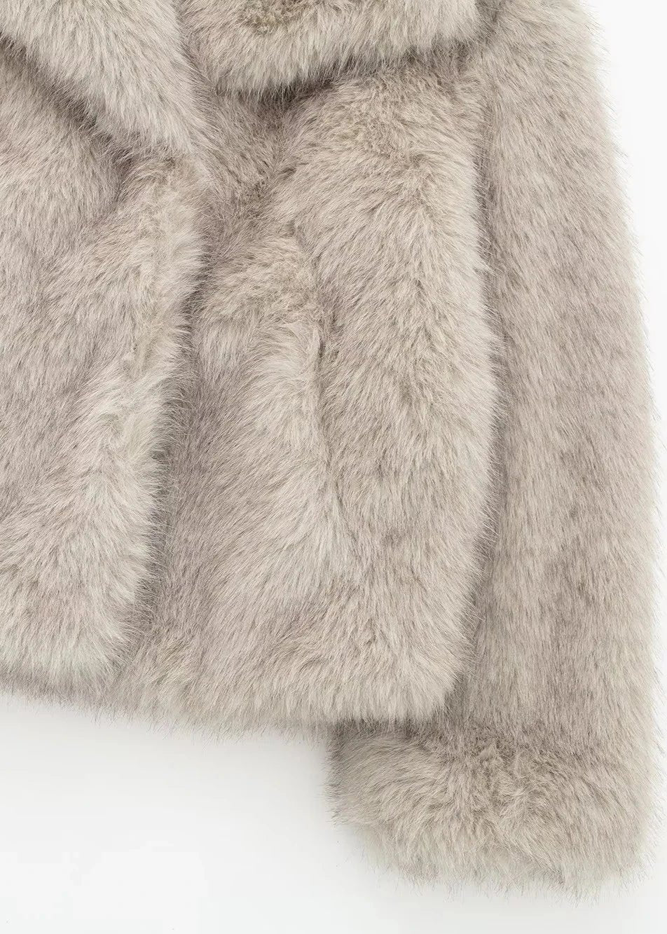 DIOLA - Luxurious Faux Fur Coat for a Chic Winter Look